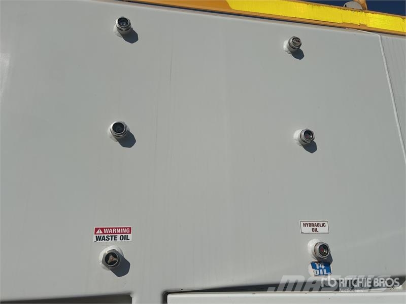 Isuzu FVZ 260-300 6x4 Fuel and Lube Truck Tankwagen