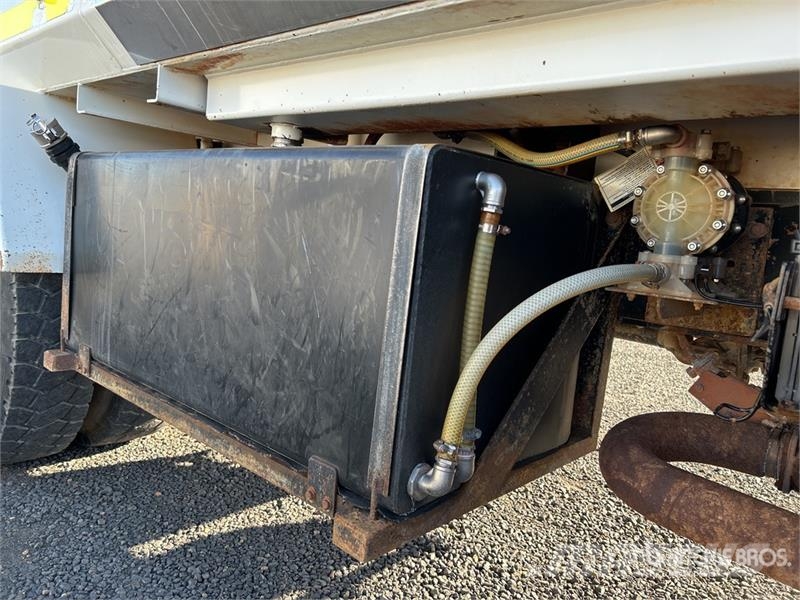 Isuzu FVZ 260-300 6x4 Fuel and Lube Truck Tankwagen