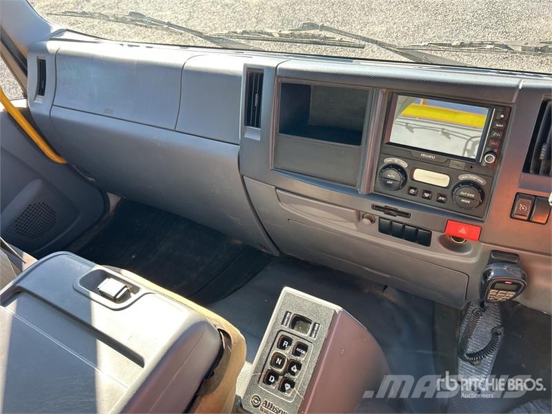 Isuzu FVZ 260-300 6x4 Fuel and Lube Truck Tankwagen