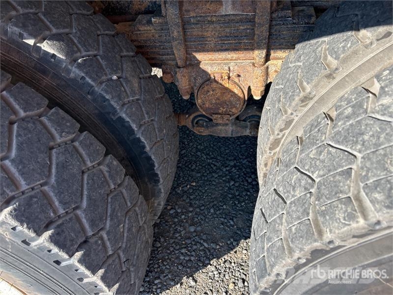 Isuzu FVZ 260-300 6x4 Fuel and Lube Truck Tankwagen