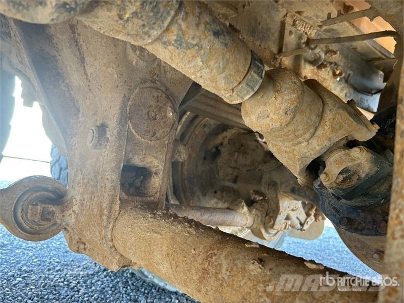 Isuzu FVZ 260-300 6x4 Fuel and Lube Truck Tankwagen