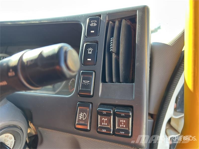 Isuzu FVZ 260-300 6x4 Fuel and Lube Truck Tankwagen