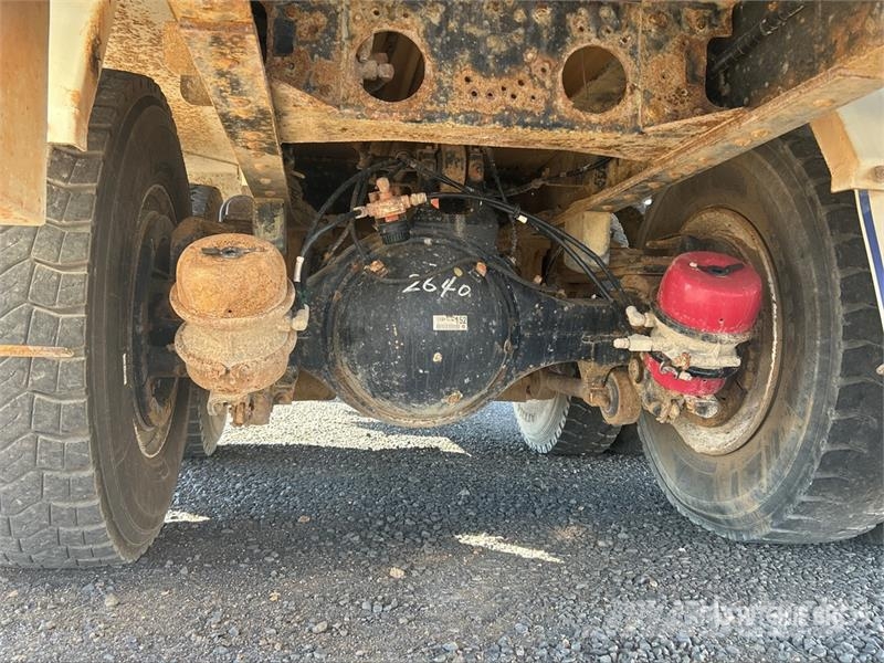 Isuzu FVZ 260-300 6x4 Fuel and Lube Truck Tankwagen