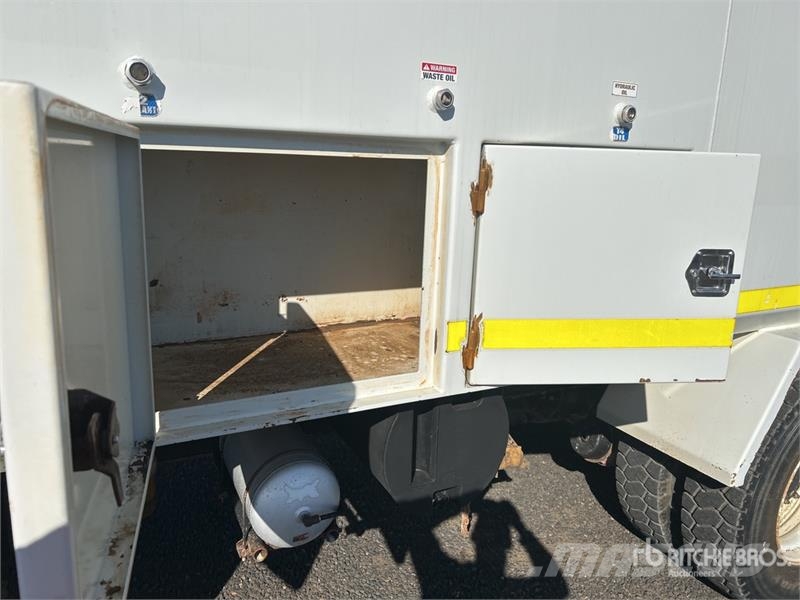 Isuzu FVZ 260-300 6x4 Fuel and Lube Truck Tankwagen