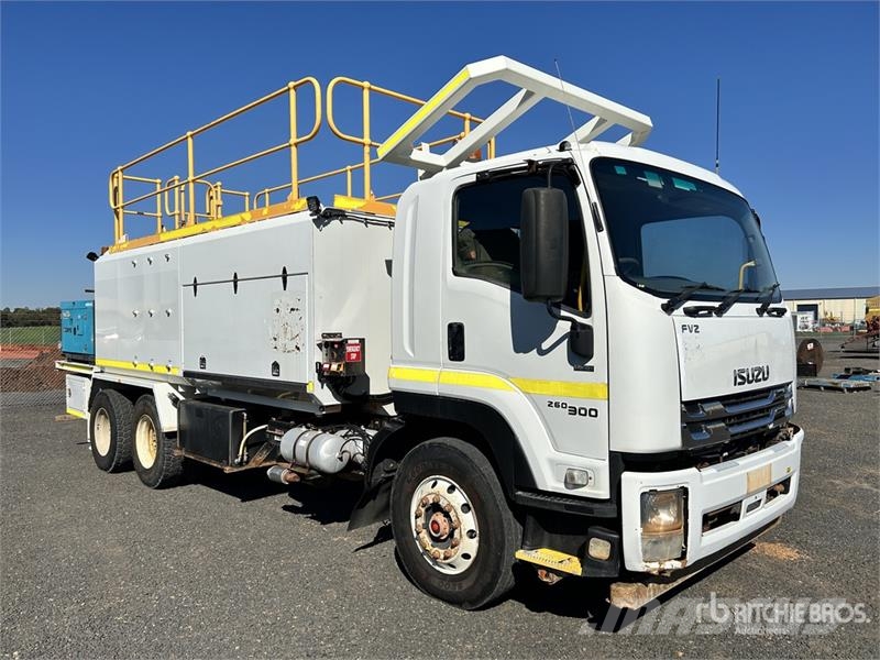 Isuzu FVZ 260-300 6x4 Fuel and Lube Truck Tankwagen