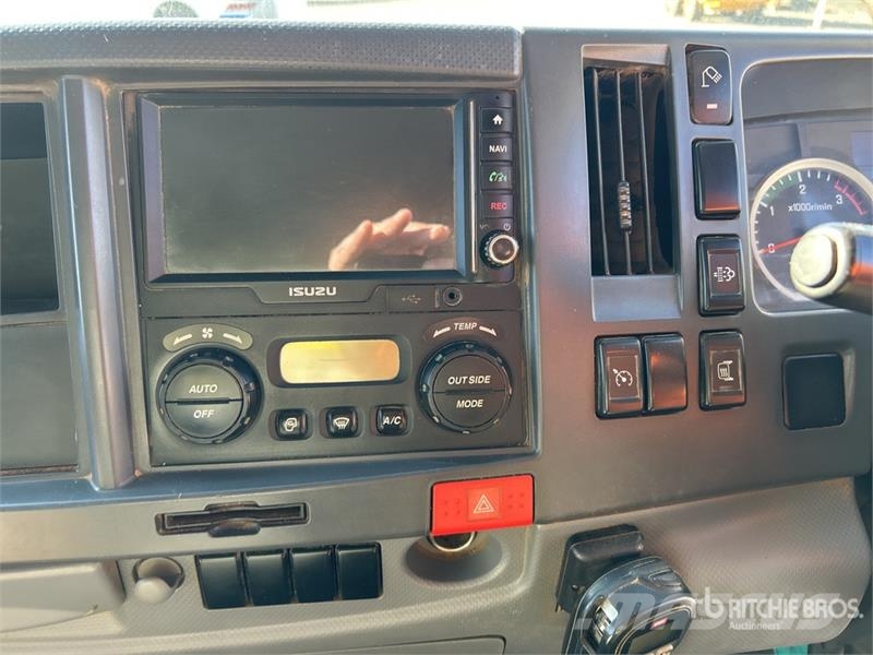 Isuzu FVZ 260-300 6x4 Fuel and Lube Truck Tankwagen