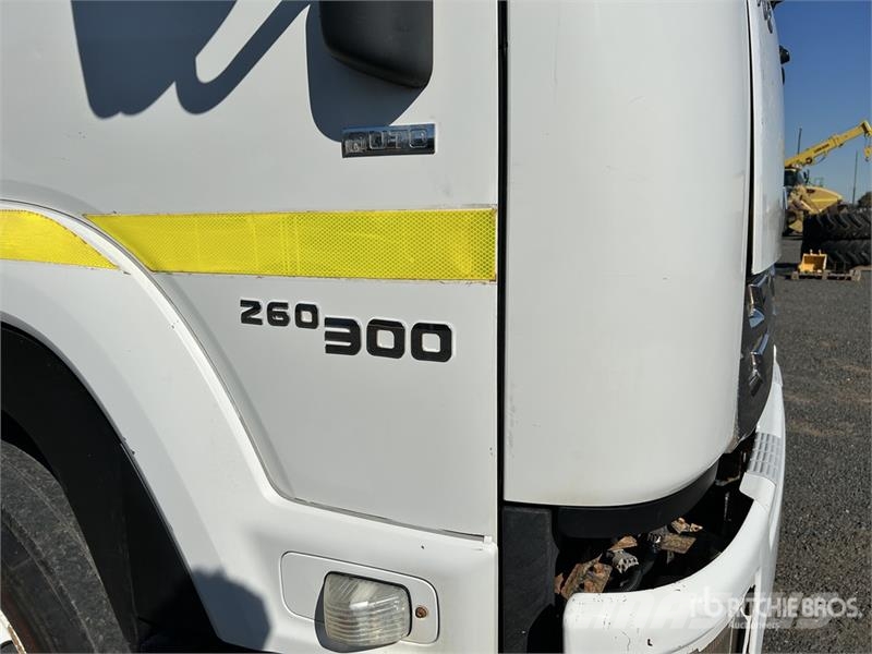 Isuzu FVZ 260-300 6x4 Fuel and Lube Truck Tankwagen