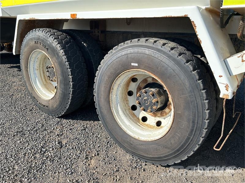 Isuzu FVZ 260-300 6x4 Fuel and Lube Truck Tankwagen