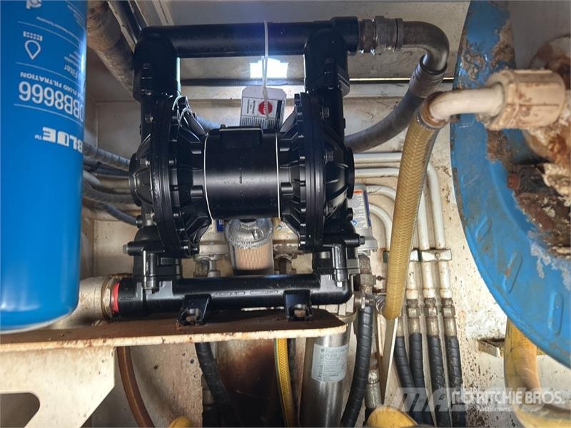 Isuzu FVZ 260-300 6x4 Fuel and Lube Truck Tankwagen