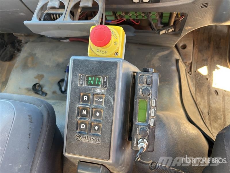 Isuzu FYH 10x4 Fuel and Lube Truck Kamioni cisterne