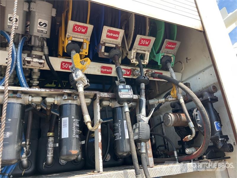 Isuzu FYH 10x4 Fuel and Lube Truck Kamioni cisterne