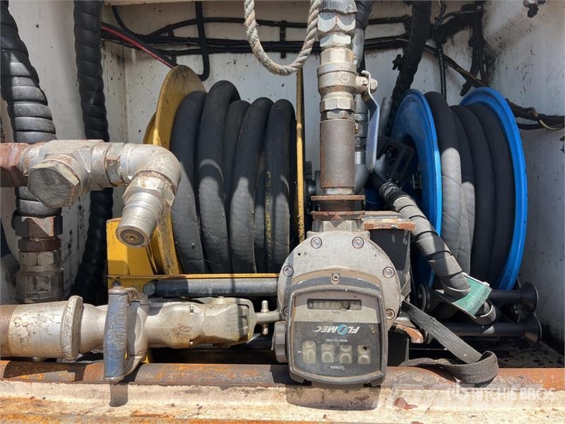 Isuzu FYH 10x4 Fuel and Lube Truck Kamioni cisterne