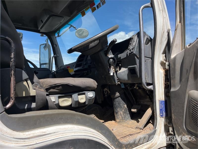 Isuzu FYH 10x4 Fuel and Lube Truck Kamioni cisterne