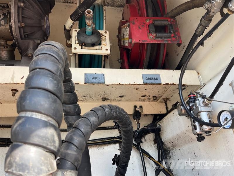 Isuzu FYH 10x4 Fuel and Lube Truck Kamioni cisterne