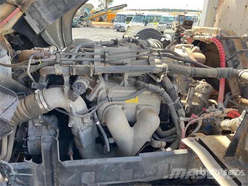 Isuzu FYH 10x4 Fuel and Lube Truck Kamioni cisterne