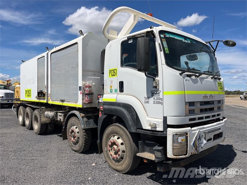Isuzu FYH 10x4 Fuel and Lube Truck Kamioni cisterne