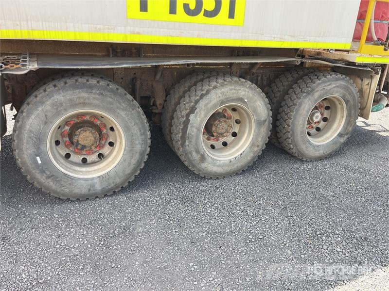 Isuzu FYH 10x4 Fuel and Lube Truck Kamioni cisterne