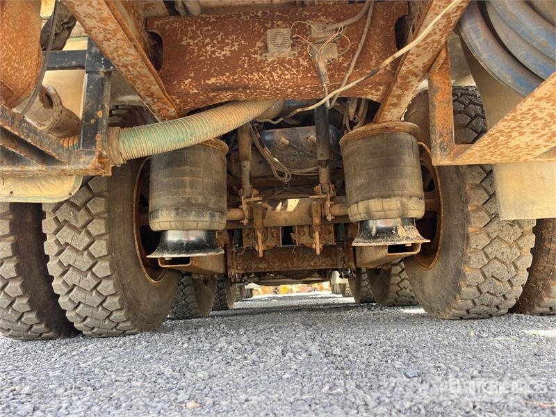 Isuzu FYH 10x4 Fuel and Lube Truck Kamioni cisterne