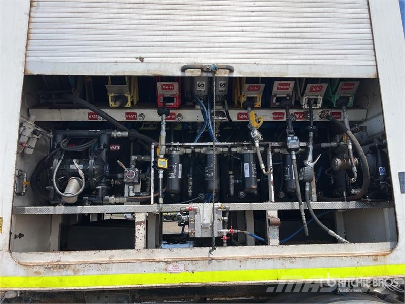 Isuzu FYH 10x4 Fuel and Lube Truck Kamioni cisterne