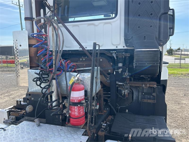 Isuzu Giga CXY 240-460 6x4 T/A Day Cab Truck Tractor Traktorske jedinice