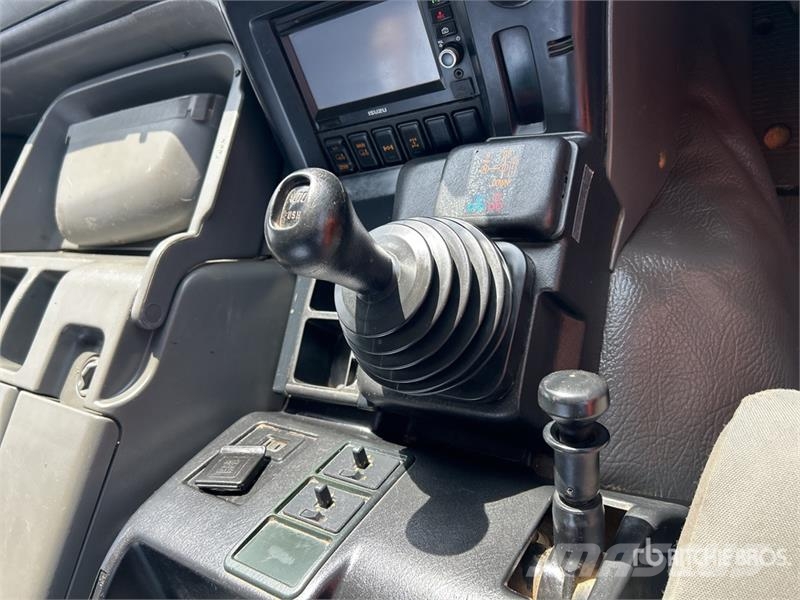 Isuzu Giga CXY 240-460 6x4 T/A Day Cab Truck Tractor Traktorske jedinice