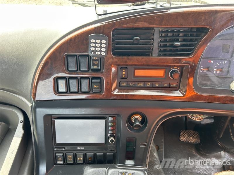 Isuzu Giga CXY 240-460 6x4 T/A Day Cab Truck Tractor Traktorske jedinice