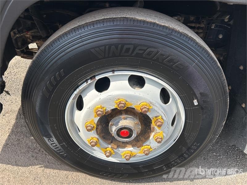 Isuzu Giga CXY 240-460 6x4 T/A Day Cab Truck Tractor Traktorske jedinice