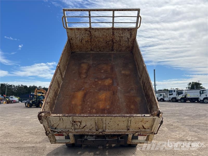 Isuzu NNR200 4x2 S/A Dump Truck Tipper trucks