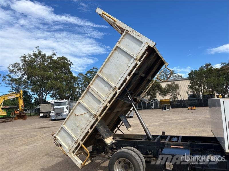 Isuzu NNR200 4x2 S/A Dump Truck Tipper trucks