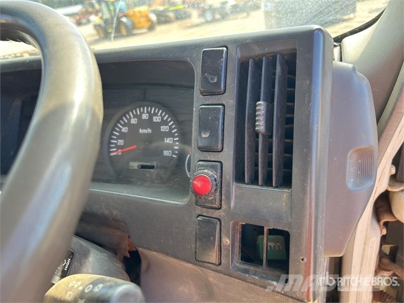 Isuzu NNR200 4x2 S/A Dump Truck Tipper trucks