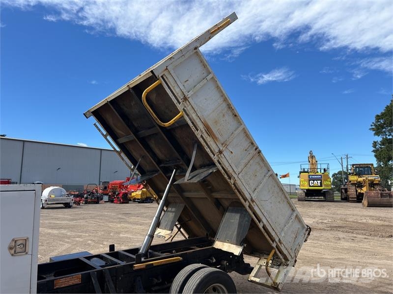Isuzu NNR200 4x2 S/A Dump Truck Tipper trucks