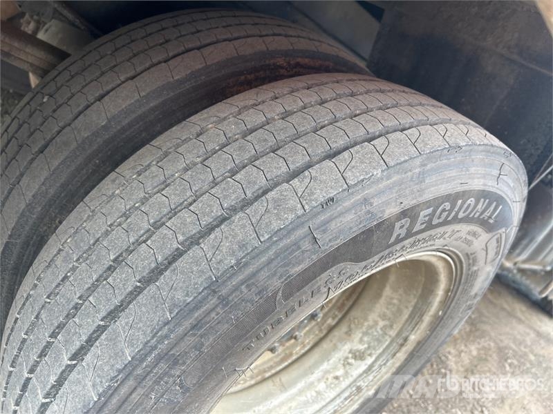 Isuzu NPR Kamioni sa otvorenim sandukom