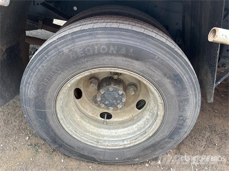 Isuzu NPR Kamioni sa otvorenim sandukom