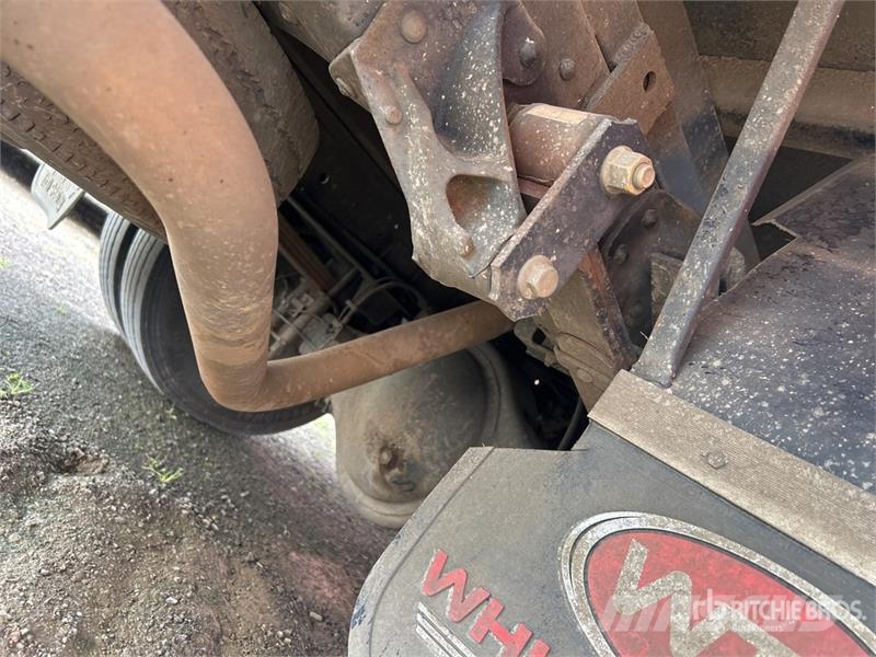 Isuzu NPR Kamioni sa otvorenim sandukom