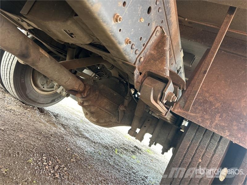 Isuzu NPR Kamioni sa otvorenim sandukom