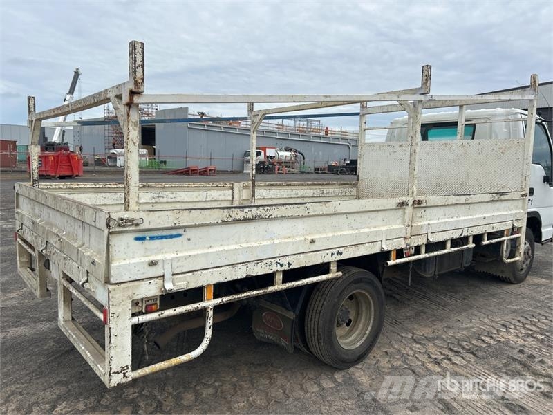 Isuzu NPR Kamioni sa otvorenim sandukom