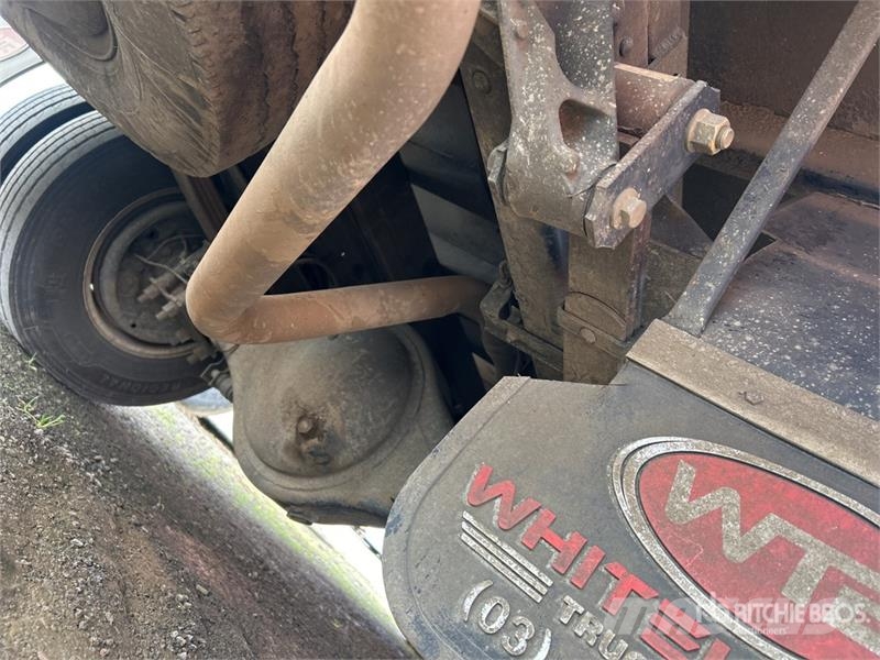 Isuzu NPR Kamioni sa otvorenim sandukom
