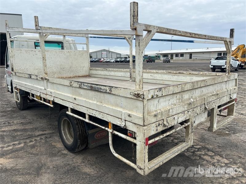 Isuzu NPR Kamioni sa otvorenim sandukom
