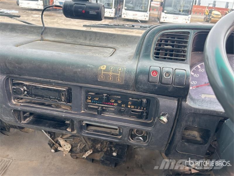 Isuzu NPR Kamioni sa otvorenim sandukom