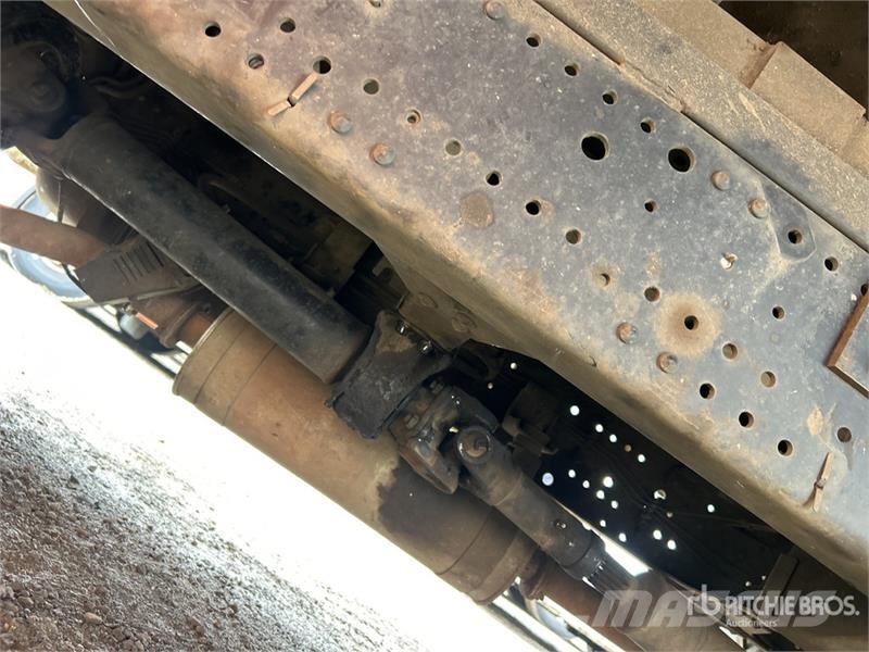 Isuzu NPR Kamioni sa otvorenim sandukom