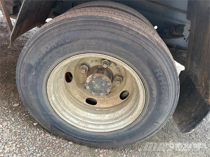 Isuzu NPR Kamioni sa otvorenim sandukom