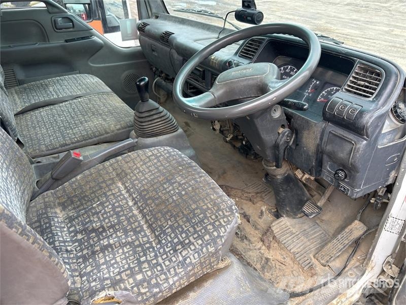 Isuzu NPR Kamioni sa otvorenim sandukom
