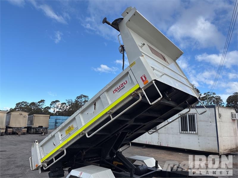 Isuzu NPR 45-155 4x2 S/A Dump Truck Billenő teherautók