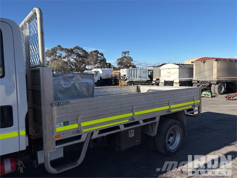 Isuzu NPR 65-190 4x2 Crew Cab Flatbed Truck Platós / Ponyvás teherautók