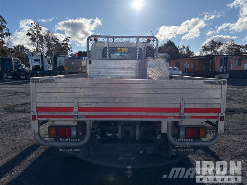 Isuzu NPR 65-190 4x2 Crew Cab Flatbed Truck Platós / Ponyvás teherautók
