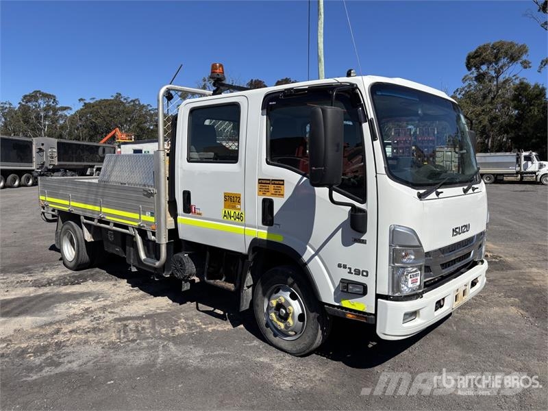 Isuzu NPR 65-190 4x2 Crew Cab Flatbed Truck Platós / Ponyvás teherautók