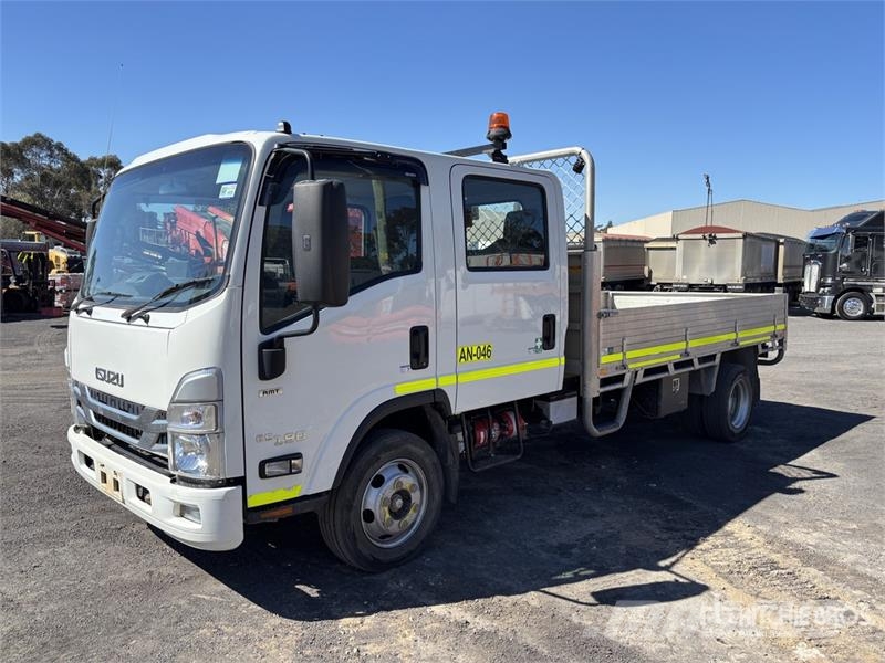 Isuzu NPR 65-190 4x2 Crew Cab Flatbed Truck Platós / Ponyvás teherautók