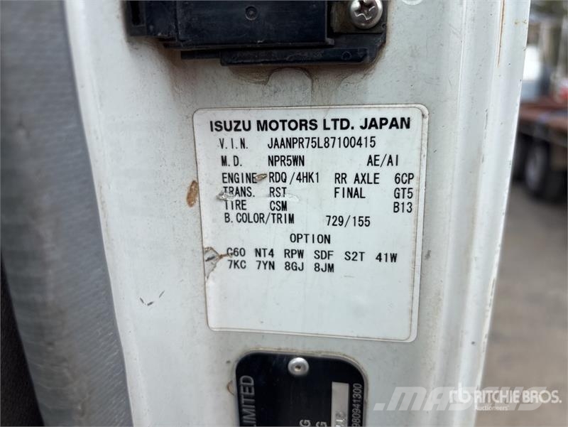 Isuzu NPR300 4x2 Crew Cab Flatbed Truck Flatbed / Dropside trucks