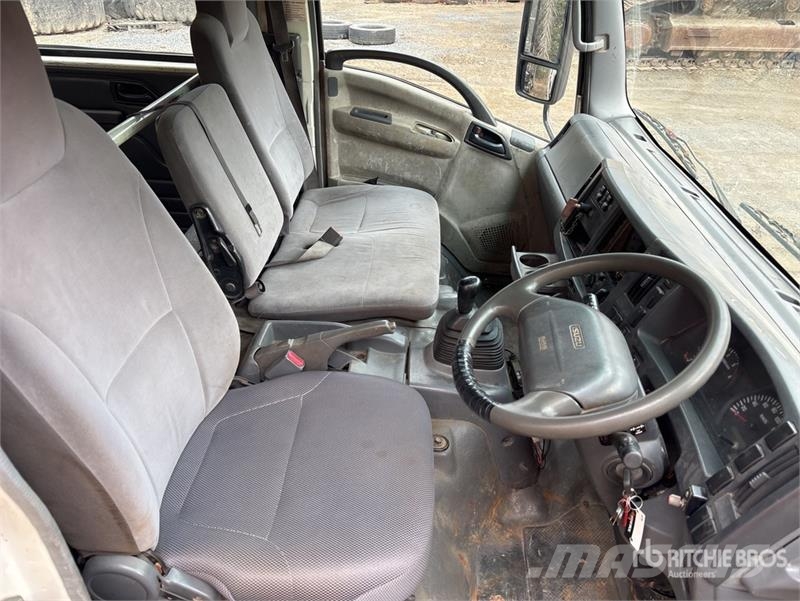 Isuzu NPR300 4x2 Flatbed Truck Kamioni sa otvorenim sandukom