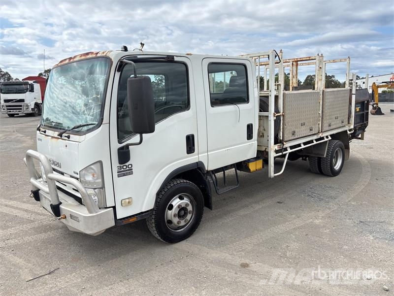 Isuzu NPR300 4x2 Flatbed Truck Kamioni sa otvorenim sandukom